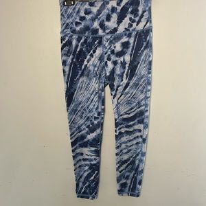 NEW Gap Fit Eclipse Blue Cropped Tie Dye Leggings Small